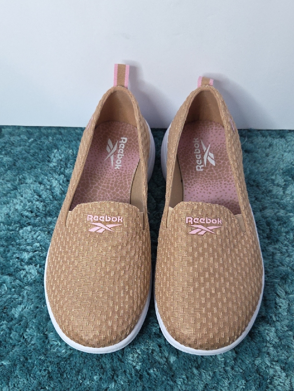 Reebok Women's Slip-On Walking Shoes in Rose Gold Size 8.5 - Picture 2 of 9
